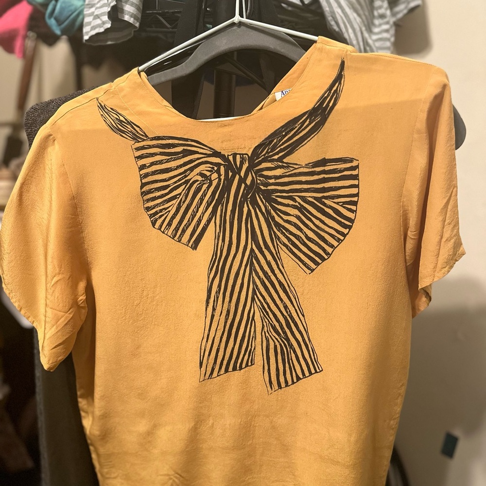 Anna & Frank 100% silk Sz M Women’s Yellow Top with Black Bow Design